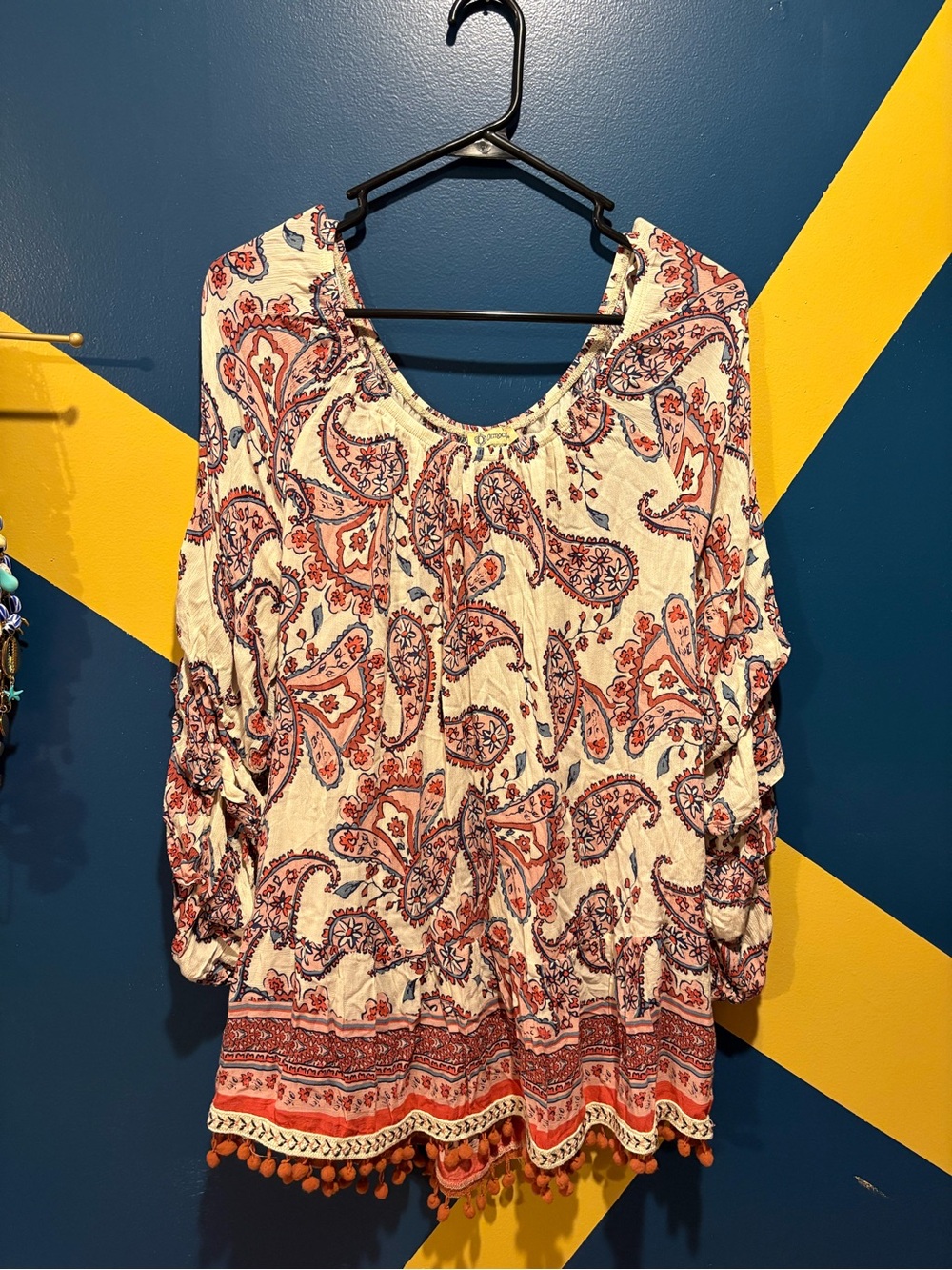Democracy Cream & Red Paisley Scoop Neck Long Sleeve Blouse EUC
